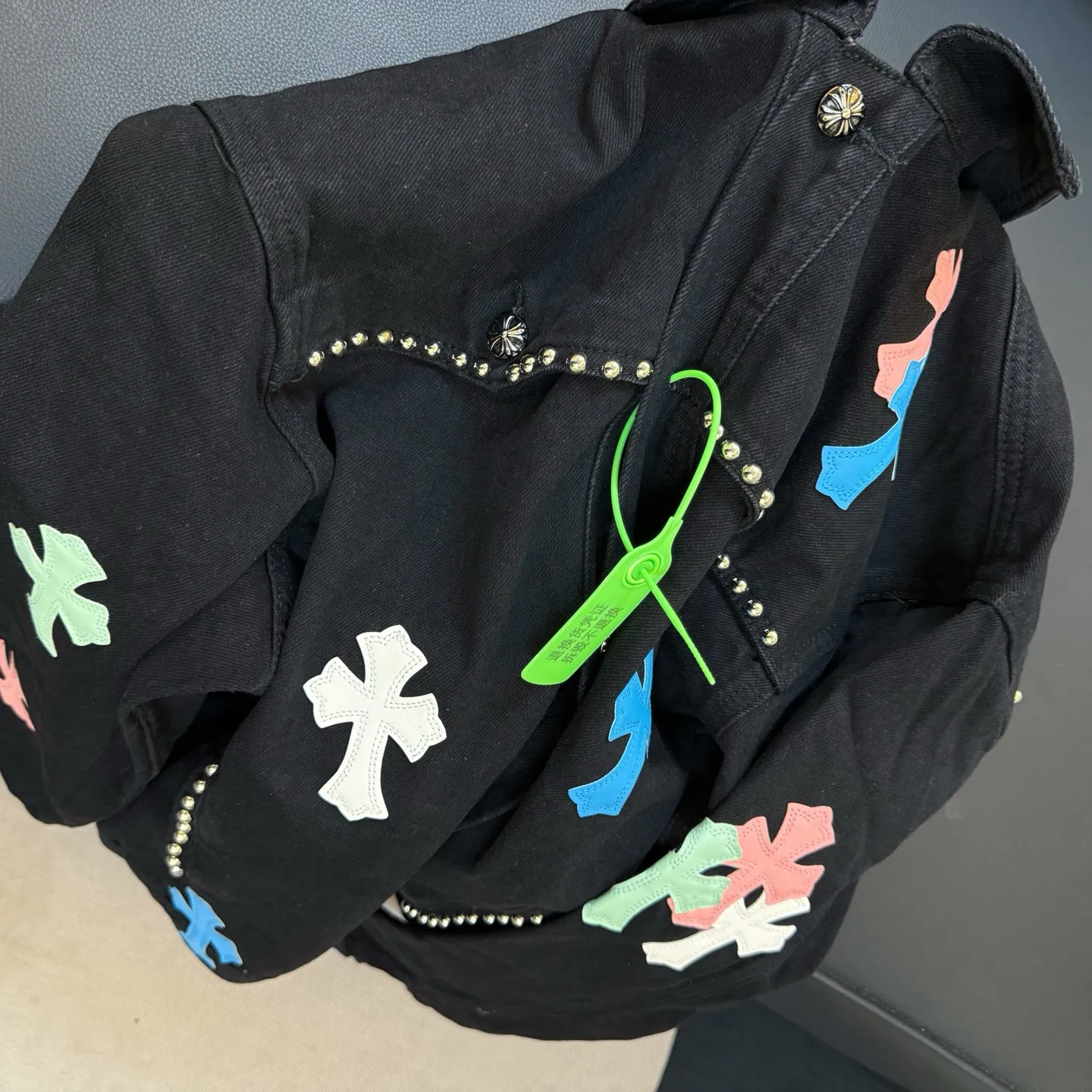 P300 model number: D352 Chrome hearts Crow contrasting leather rivet denim jacket SIZE#S m l xl